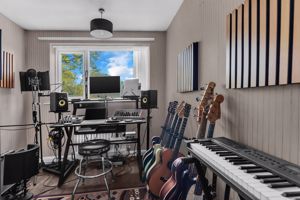 Photo 25- click for photo gallery